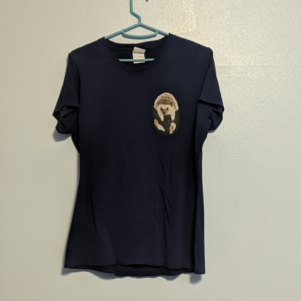 Blue t-shirt with hedgehog in pocket